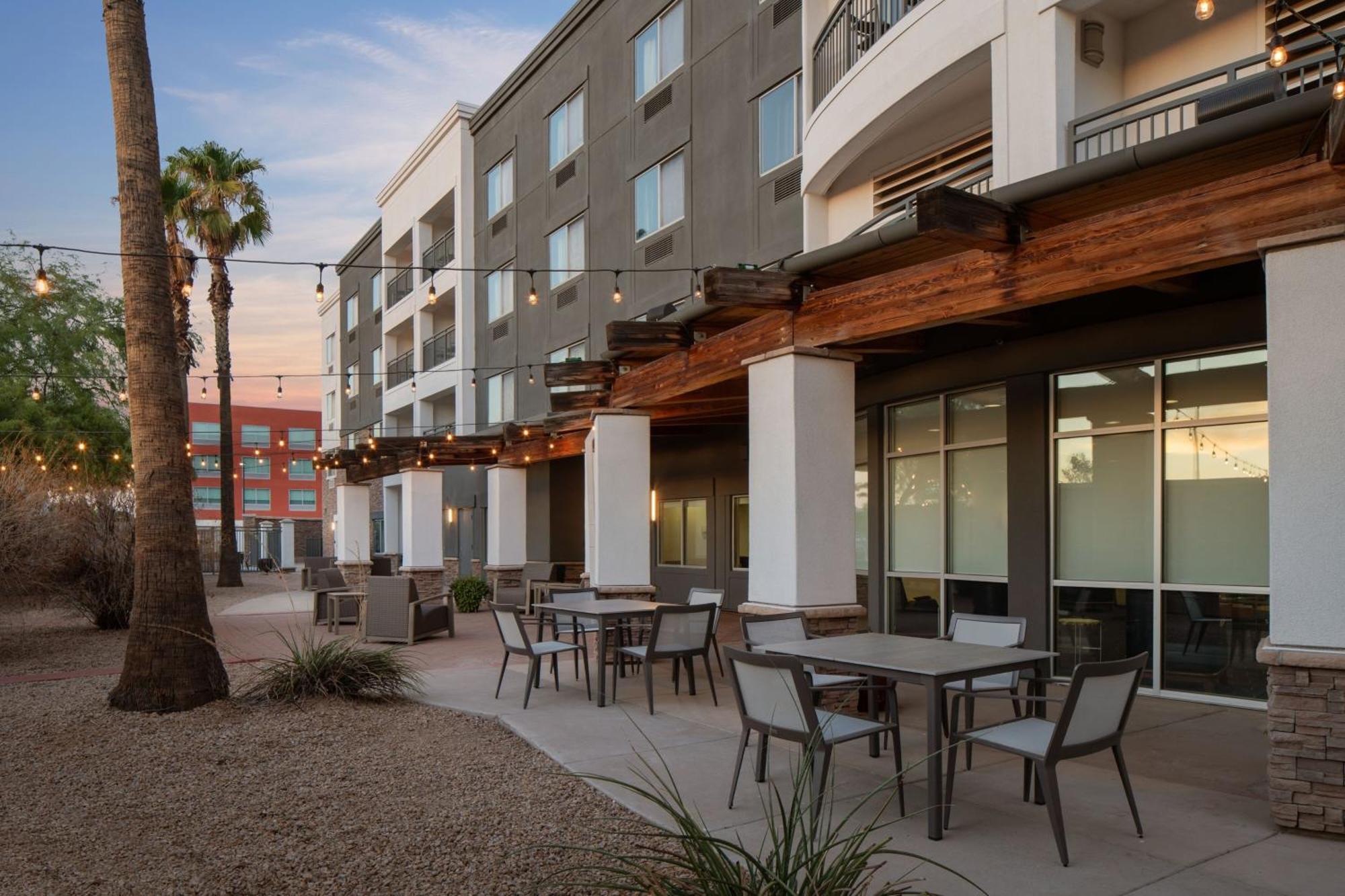 Courtyard By Marriott Phoenix West/Avondale Exterior foto